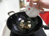 「DIY美食」蒜苔炒腊肉做法图解3)