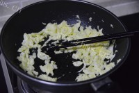 香气浓郁的粉条炒鸡蛋做法图解8)