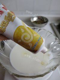 自制葡萄干面包布丁做法图解3)