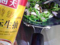 香飘的青椒炒腊肉做法图解7)