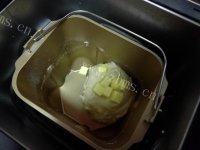 回味无穷的肉松面包卷做法图解4)