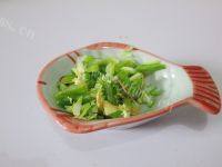家常菜莴笋炒肉片做法图解2)
