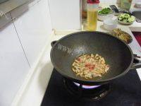 家常菜芹菜小炒肉做法图解6)