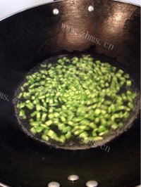 特下饭的苦瓜煎蛋做法图解3)
