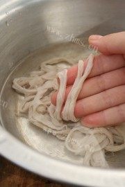 自制麻辣香肠做法图解1)