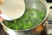 菠菜蛋花汤做法图解4)