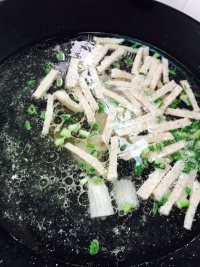 美味粿条汤饺子做法图解4)