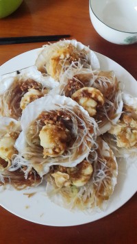 美味的蒜蓉蒸扇贝