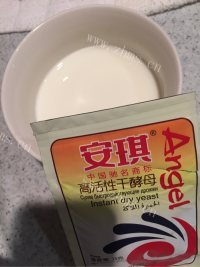 自制牛奶豆沙包做法图解1)