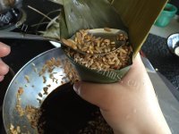 美味的腊肉粽子做法图解7)