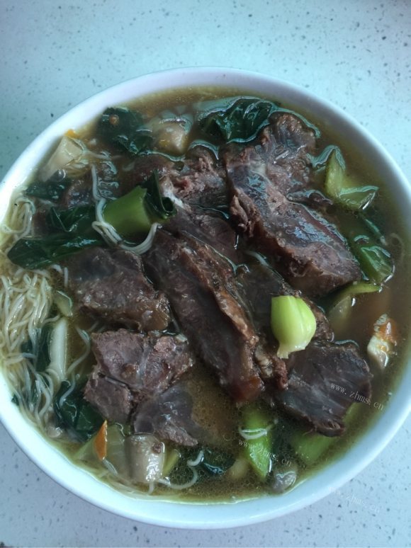 喷香的牛肉米线