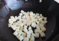美味的锅巴土豆做法图解5)
