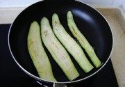 美味的茄子肉卷做法图解4)