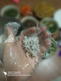 营养健康紫苏饭团做法图解4)