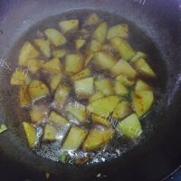 香飘十里的红烧土豆做法图解11)