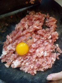 美味的肉饼做法图解2)