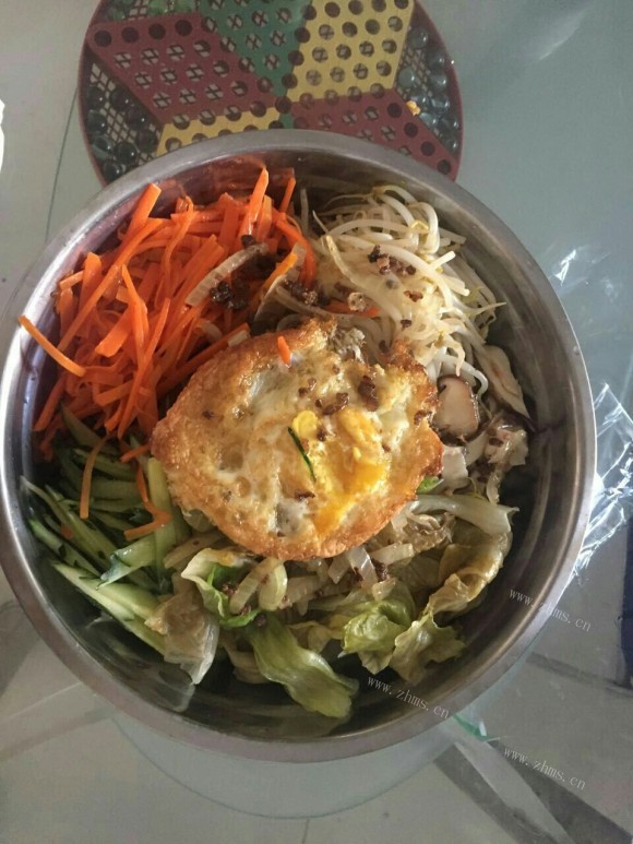 可口的韩式拌饭
