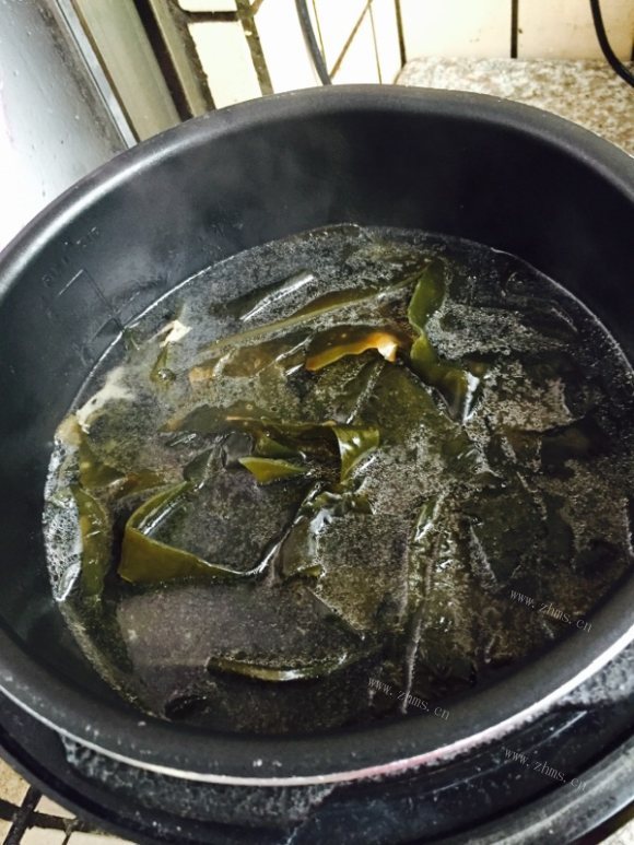 喷香的海带排骨汤