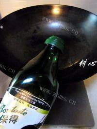 美味的青椒炒鸡腿做法图解6)