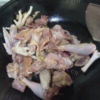 家常菜板栗烧鸡做法图解3)