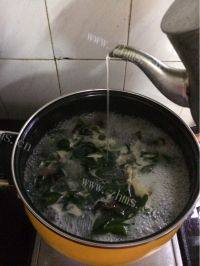 美味的海带牛肉汤做法图解7)