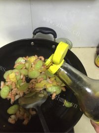 家常菜黄瓜炒虾仁做法图解4)