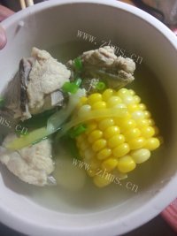 美味的山药玉米排骨汤
