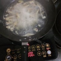 诱人的泡椒凤爪做法图解4)