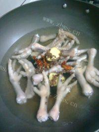 绿色食物之卤鸡爪做法图解8)