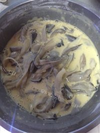 热腾腾的椒盐蘑菇做法图解3)