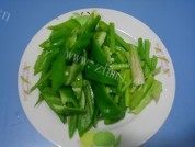 清香的青椒炒香干做法图解3)