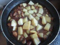 家常菜红烧肉烧土豆做法图解13)