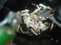 美美厨房之青椒炒肉丝做法图解7)