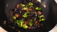 诱人的酱烧茄子做法图解12)