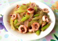 家常菜芹菜炒鱿鱼
