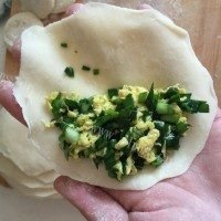 特色美食韭菜盒子做法图解4)