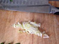 家常菜韭菜炒豆腐做法图解3)