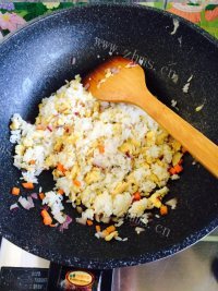 好吃的咖喱炒饭做法图解4)