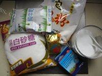 自制牛奶面包做法图解1)