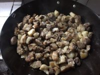 芳香四溢的红烧牛肉做法图解7)