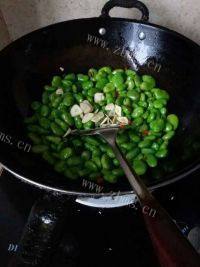 家常菜清炒蚕豆做法图解4)