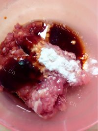 家常菜肉末茄子做法图解3)