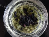 自制抹茶葡萄干司康做法图解5)