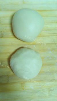自制苏式豆沙月饼做法图解4)