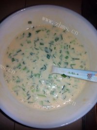 色香味浓的韭菜鸡蛋饼做法图解4)
