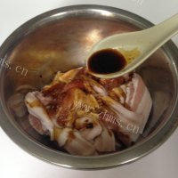 口感不错的荷叶粉蒸肉做法图解4)