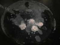 美味的生汆丸子汤做法图解4)