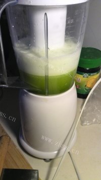 健康鲜榨蜂蜜苦瓜芹菜萝卜做法图解9)