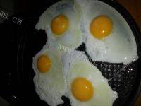 简易的煎荷包蛋做法图解3)