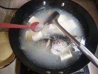 滋补的鲫鱼豆腐汤做法图解7)